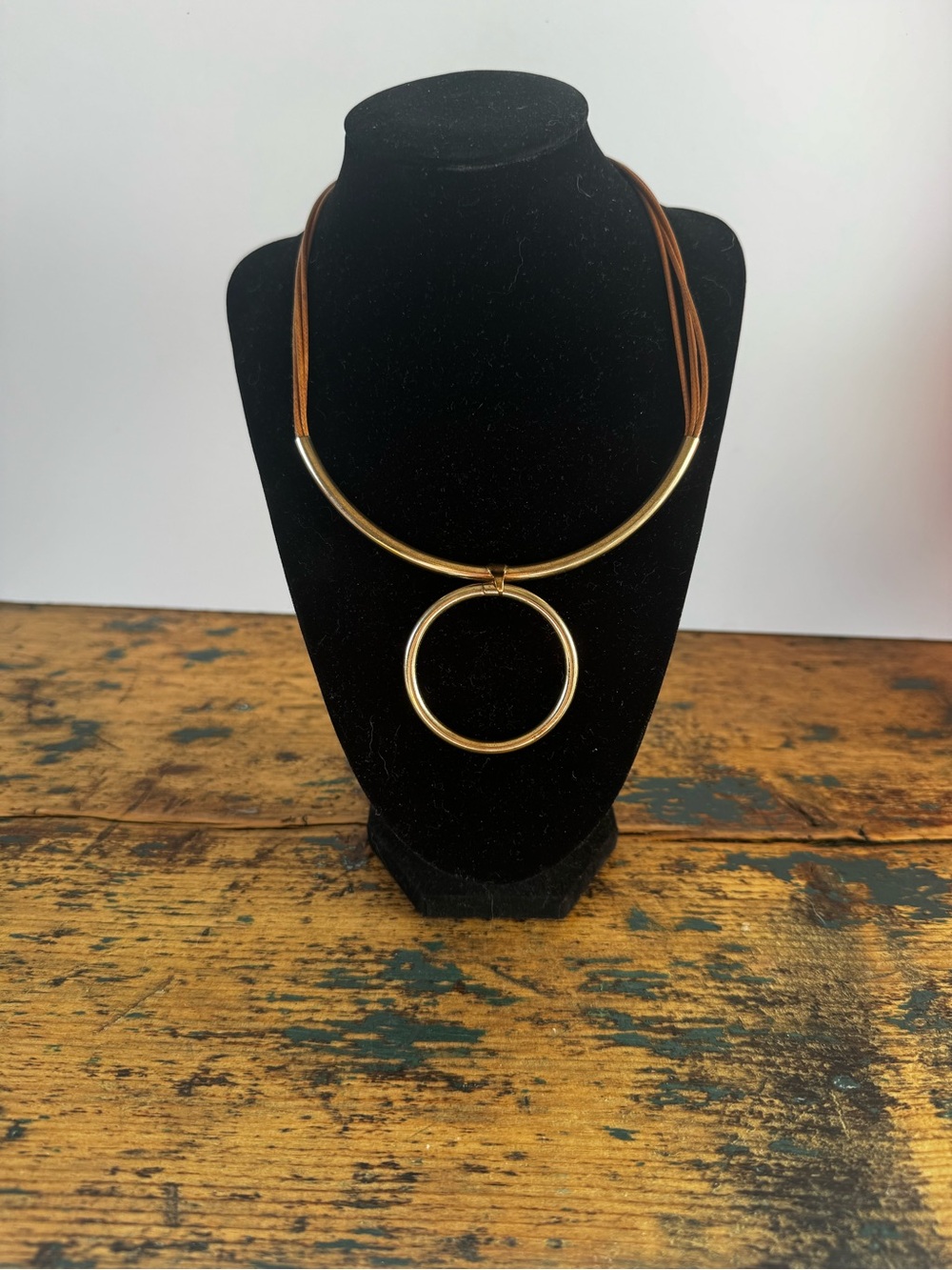 Gold Circle Pendant Necklace - Women's Fashion Jewelry